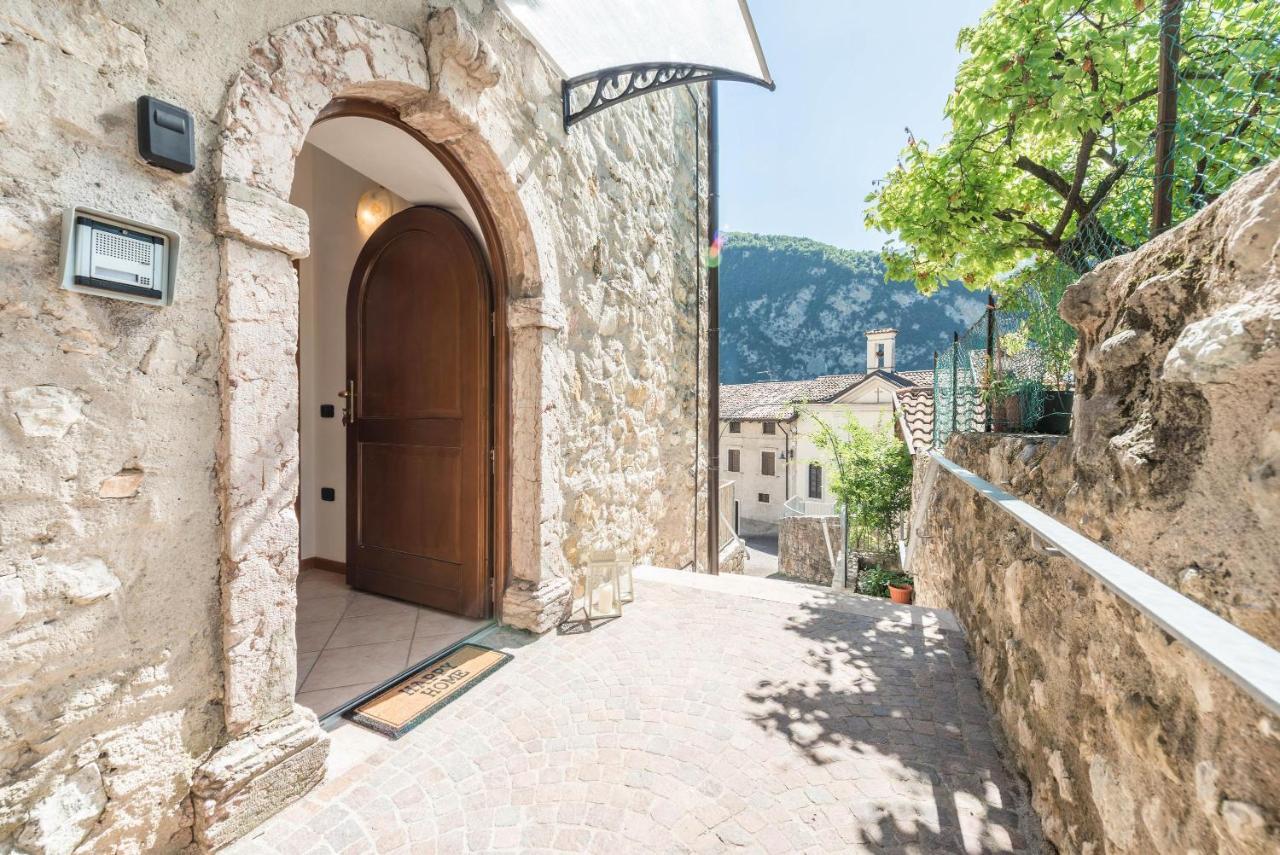 Appartamento Ania Vista Castello Tenno Buitenkant foto